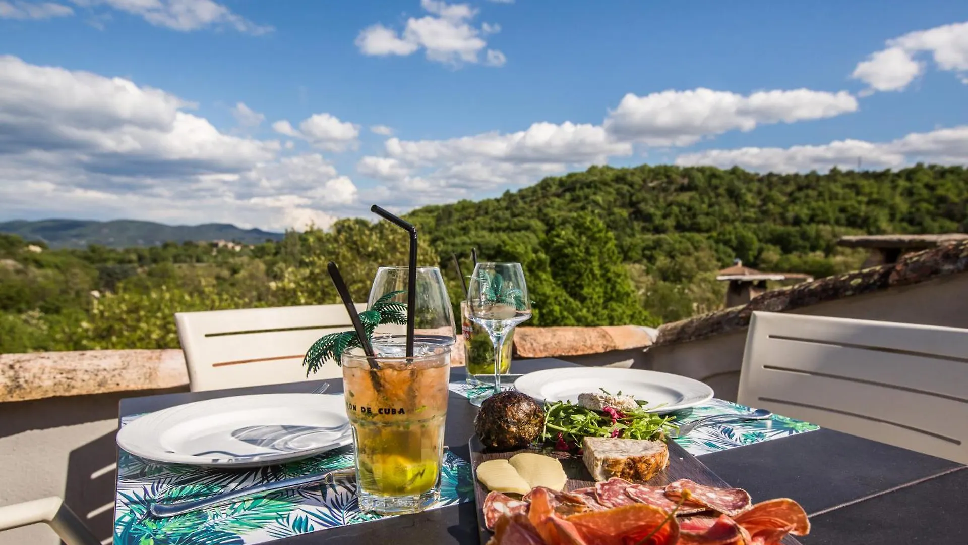 Domaine Le C4 Hotel Berrias-et-Casteljau