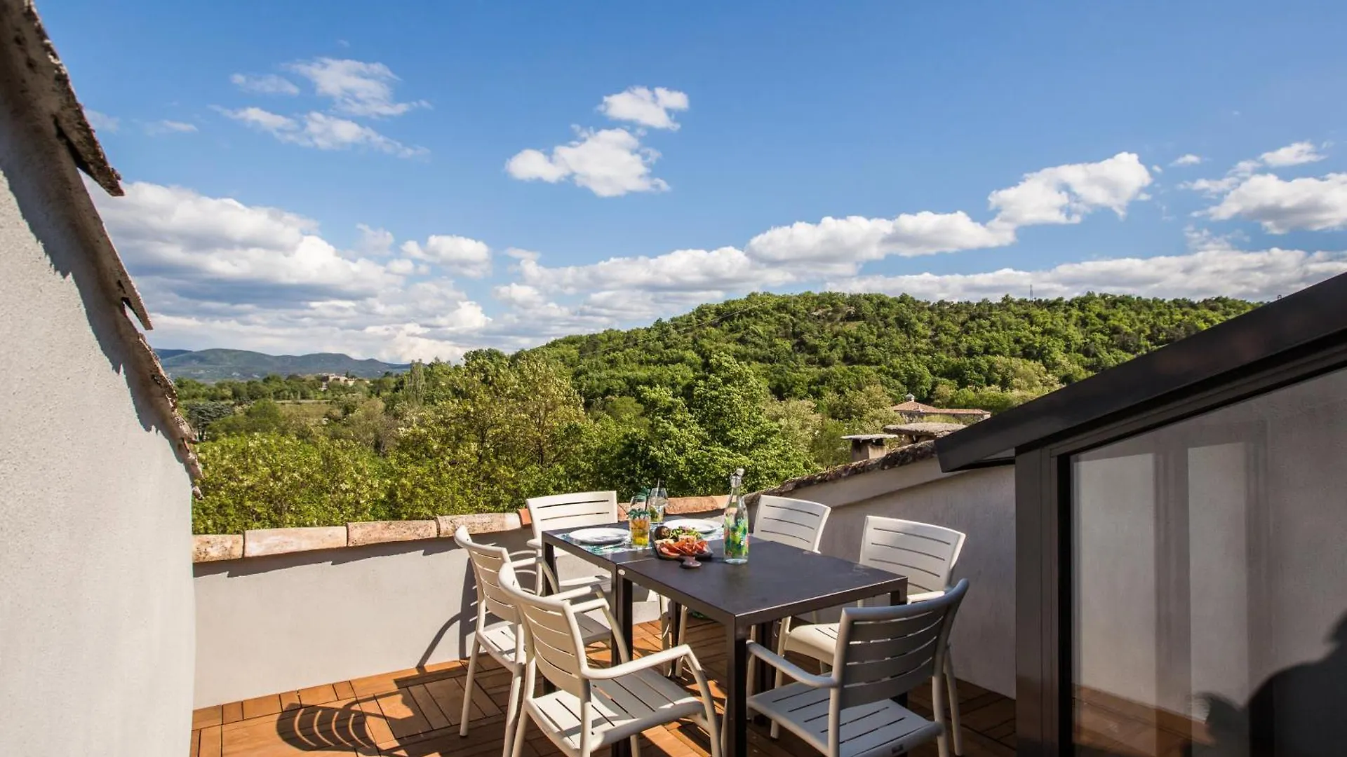 Domaine Le C4 Hotel Berrias-et-Casteljau
