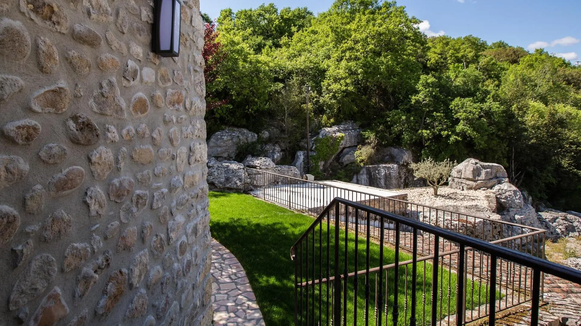 Domaine Le C4 Hotel Berrias-et-Casteljau